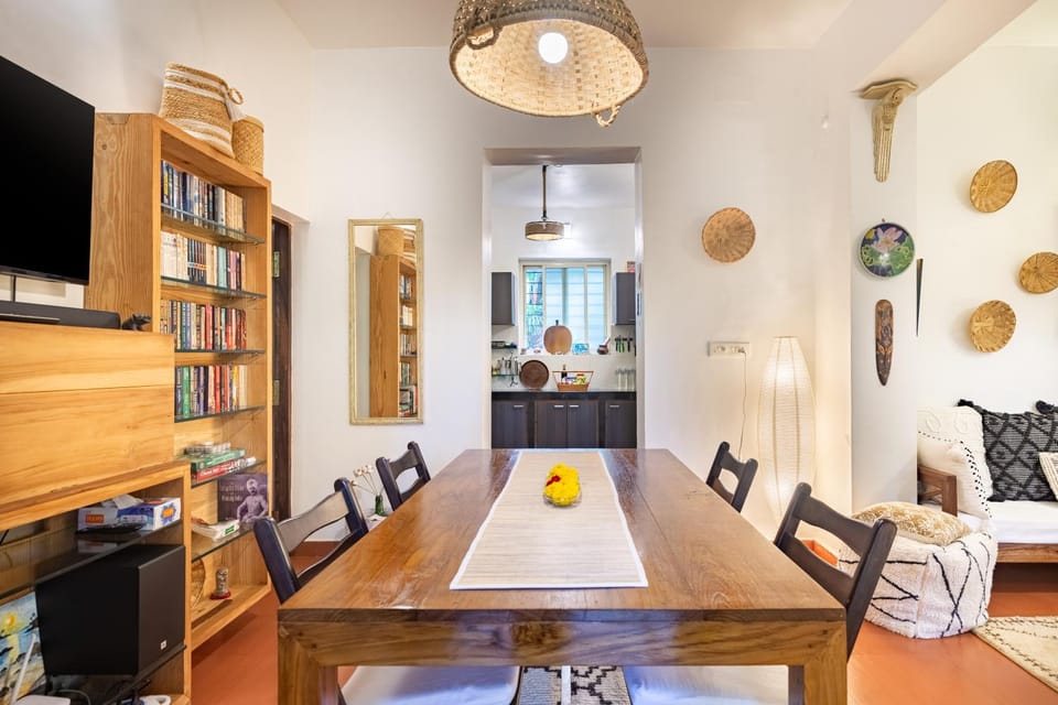 Communal lounge/ TV room, Library, TV and multimedia, Seating area, Dining area, Evening entertainment