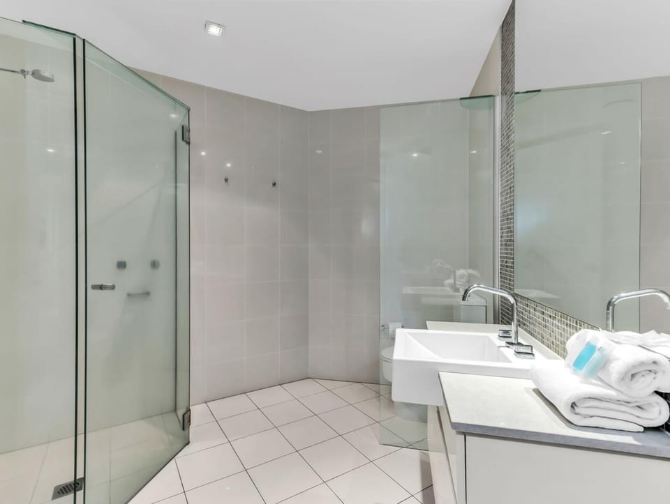 Shower, Bathroom, towels