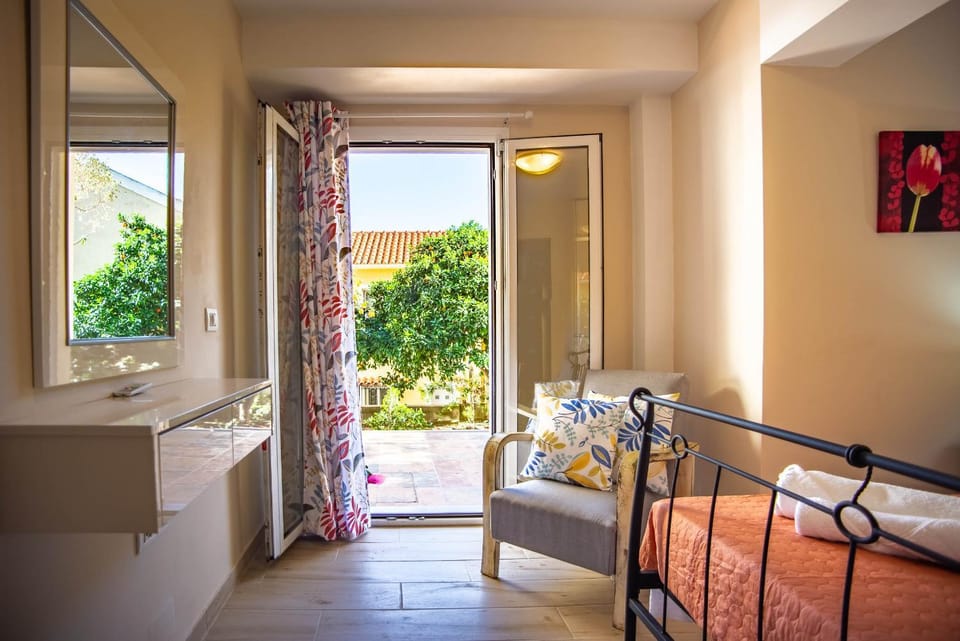 Bed, View (from property/room), Balcony/Terrace, Living room, Photo of the whole room, Seating area, Dining area, Bedroom