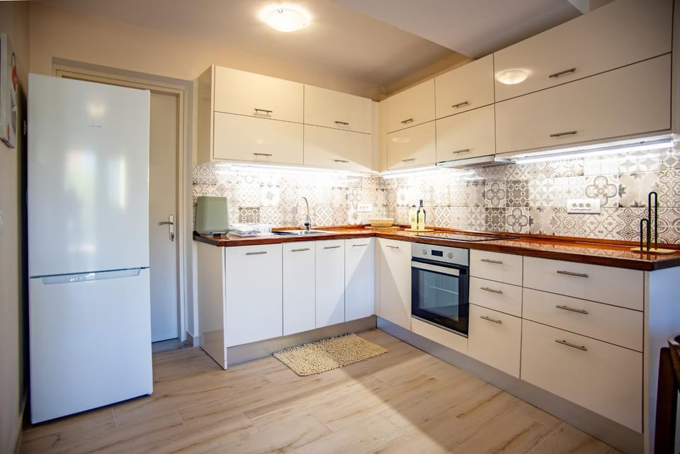 Kitchen or kitchenette, dishwasher, minibar, oven, pet friendly, stove