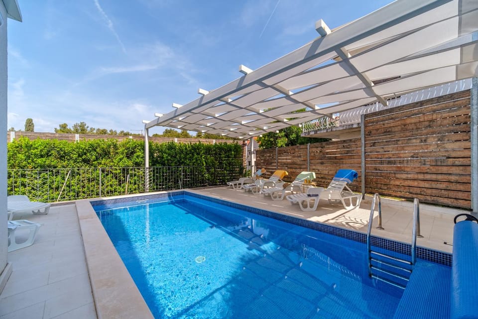 Patio, Day, Pool view, Swimming pool, sunbed