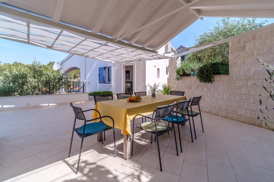 Property building, Patio, Day, View (from property/room), Balcony/Terrace, Seating area, Dining area