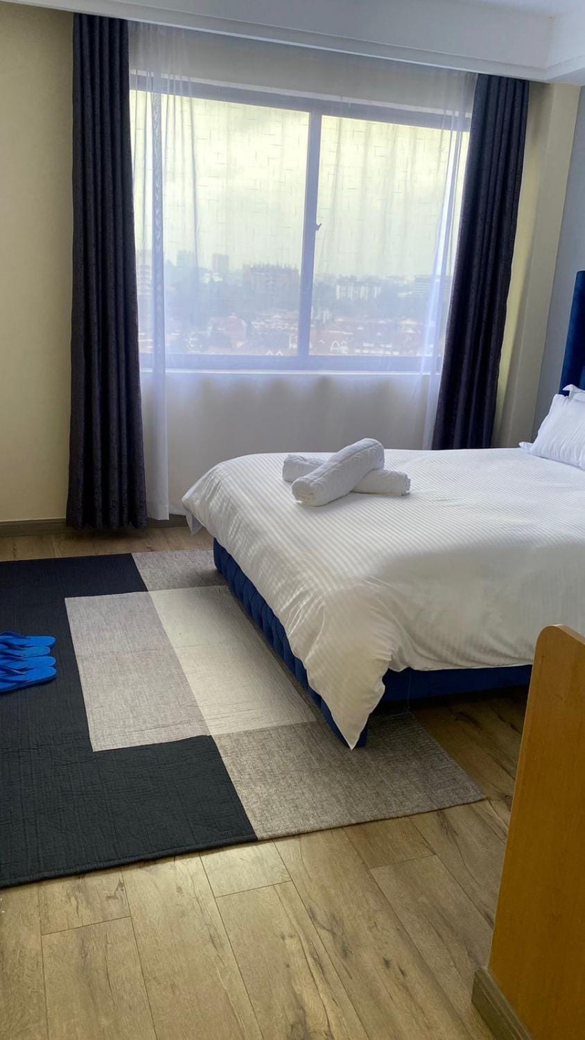 classy elegant apartment with heated swimming pool,fully equipped gym private parking space and amazing city views Apartment in Nairobi