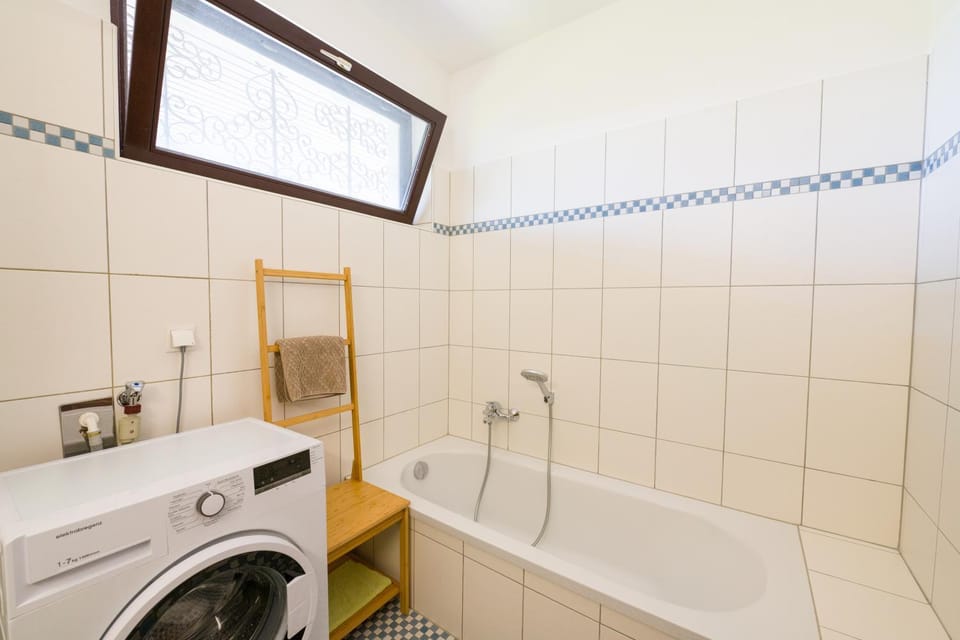 Bathroom, Bath, washing machine