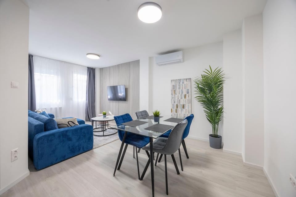 TV and multimedia, Living room, Seating area, Dining area, air conditioner