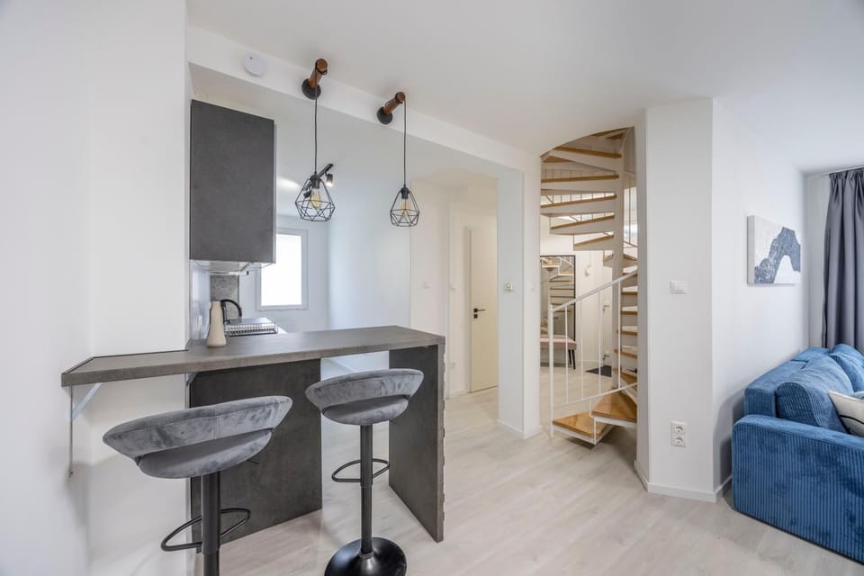 Bed, Kitchen or kitchenette, Photo of the whole room, Seating area, Dining area, Bedroom