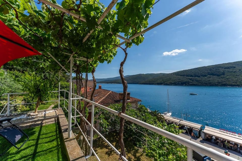 Sea view app in the port of Rabac,27 Apartment in Istria County