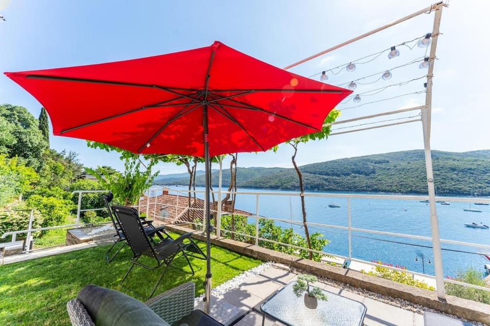Sea view app in the port of Rabac,27 Apartment in Istria County