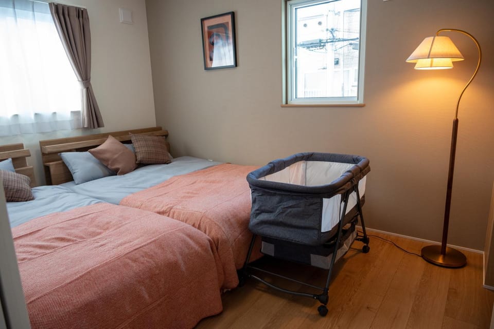 Bedroom, cot