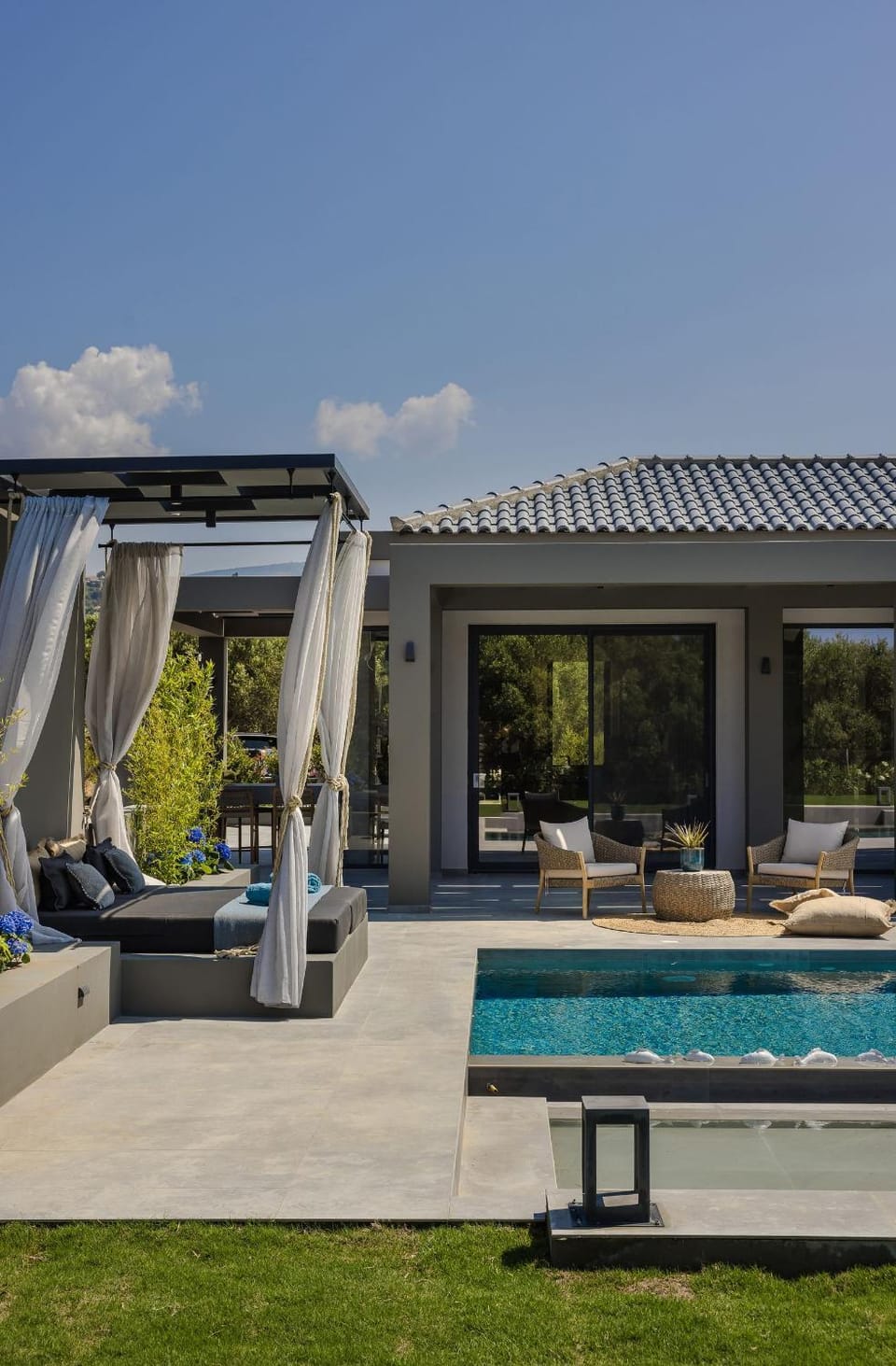 Swimming pool, sunbed