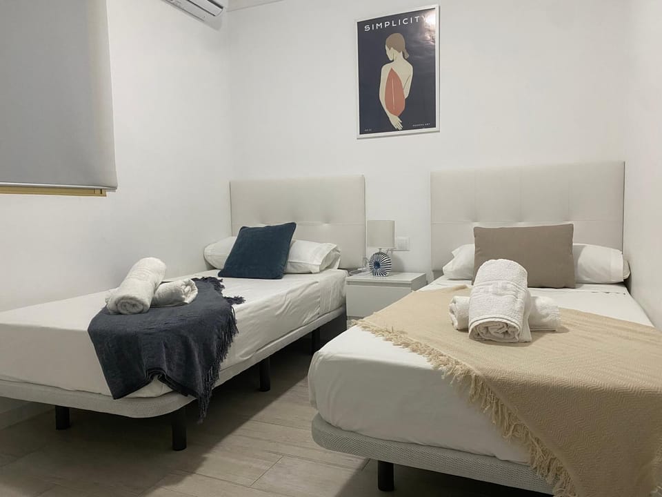 Apartamento ensueño 1a linea playa poniente 6 PAX parking wifi y AC Apartment in Benidorm