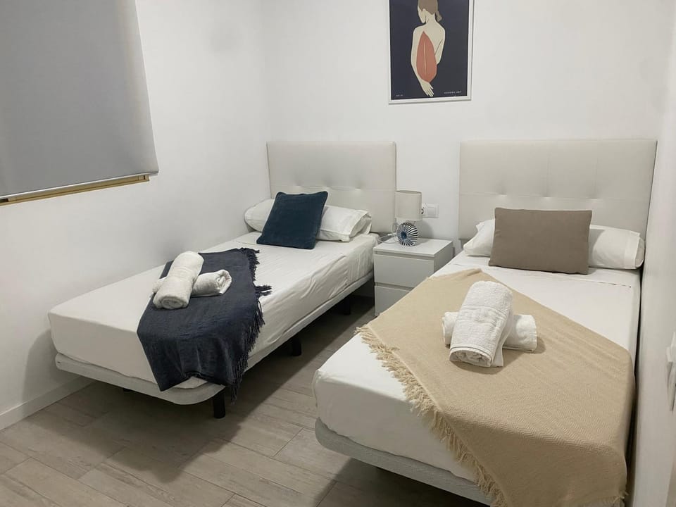 Apartamento ensueño 1a linea playa poniente 6 PAX parking wifi y AC Apartment in Benidorm
