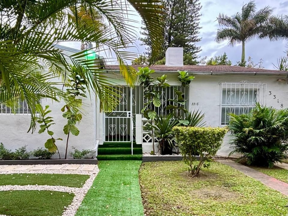 Miami Escape, 3BR, Parking, 15 Min to Airport! House in Miami