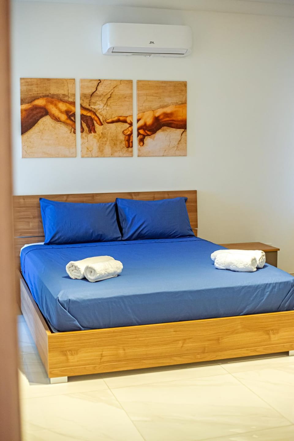 Bedroom, towels, air conditioner