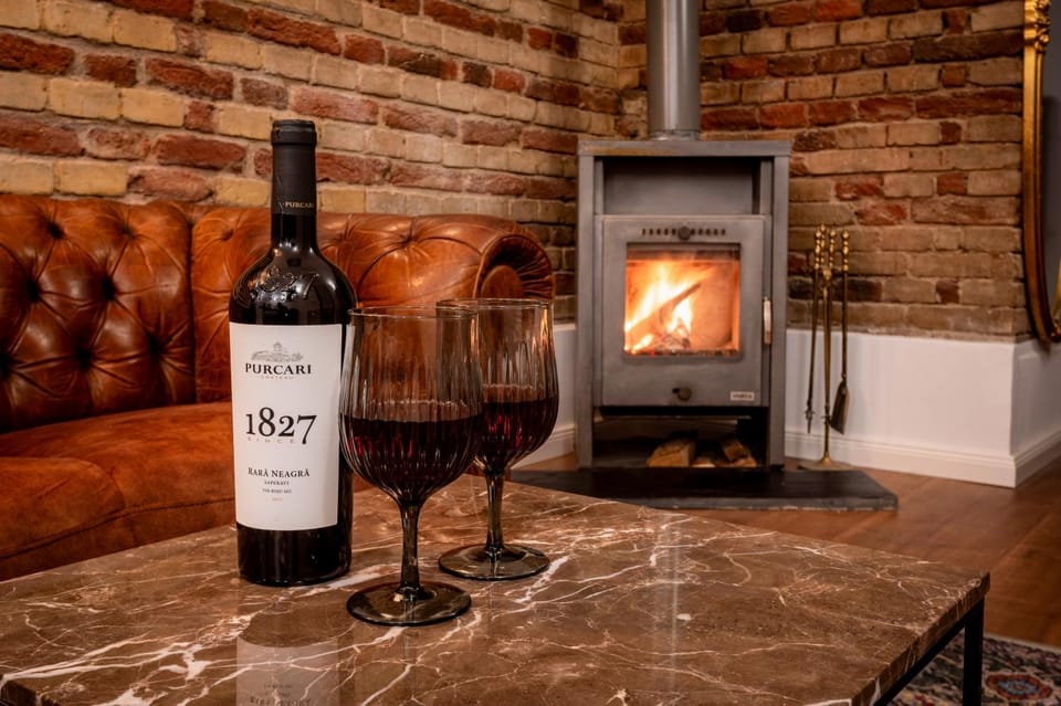 Living room, Food and drinks, Drinks, Alcoholic drinks, fireplace, fireplace