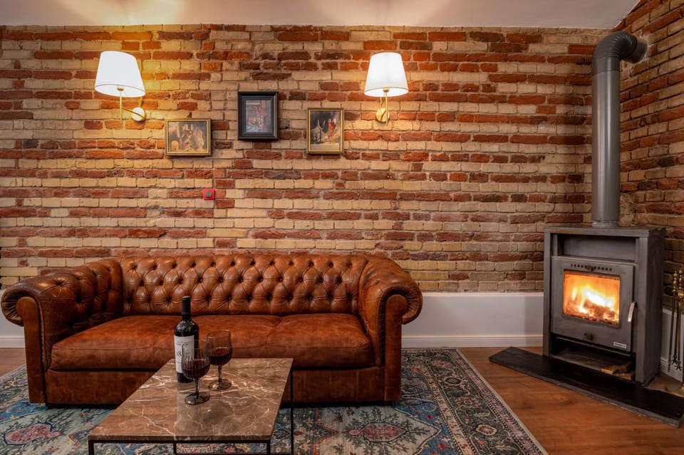 Living room, Seating area, fireplace, fireplace