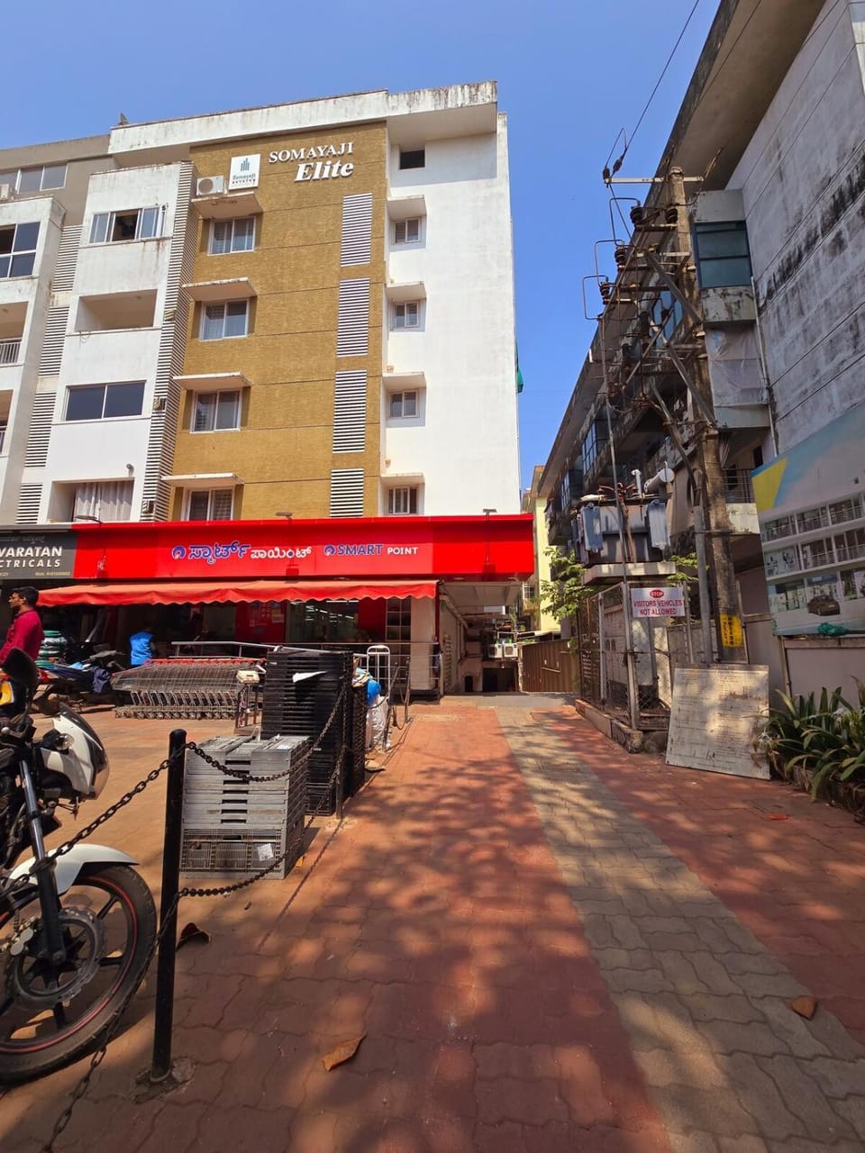 Property building, Facade/entrance, Day