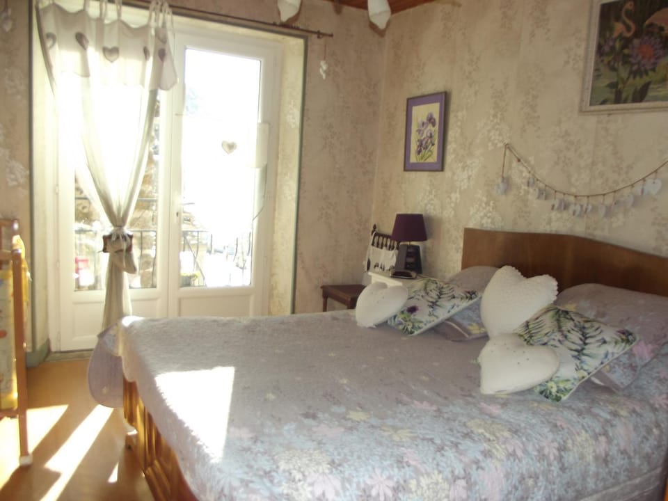 gite au creux de la Vallée House in Auvergne-Rhône-Alpes
