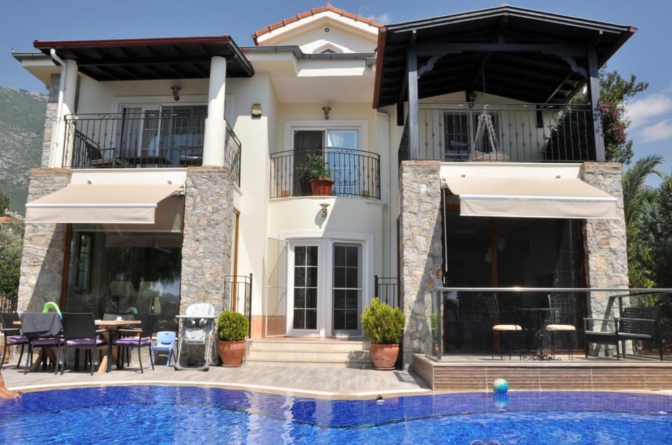 Property building, Balcony/Terrace