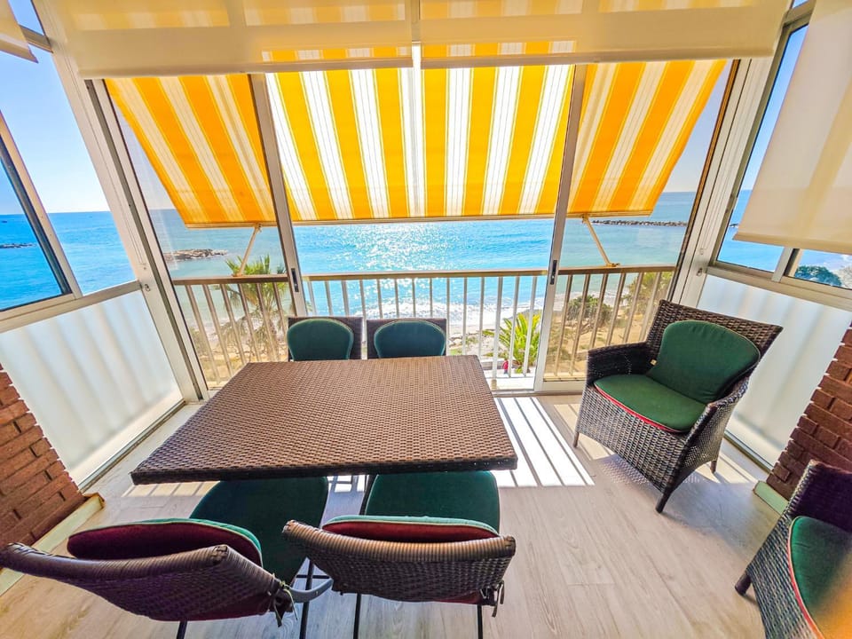 LITORAL COSTA DORADA - CANASTEL Only Families Apartment in Cambrils