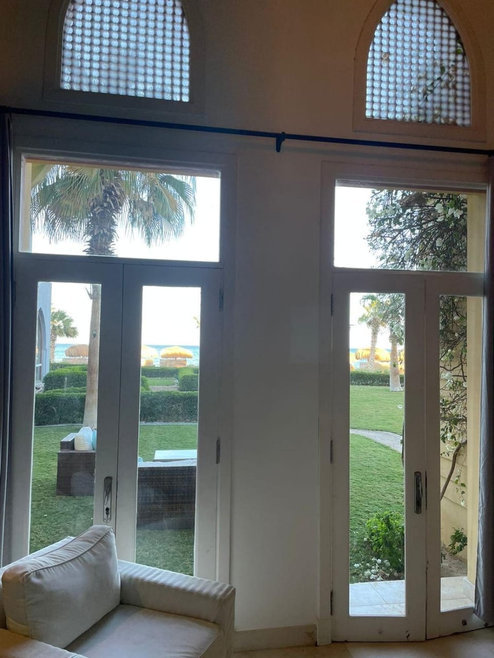 Patio, View (from property/room), Seating area, Garden view