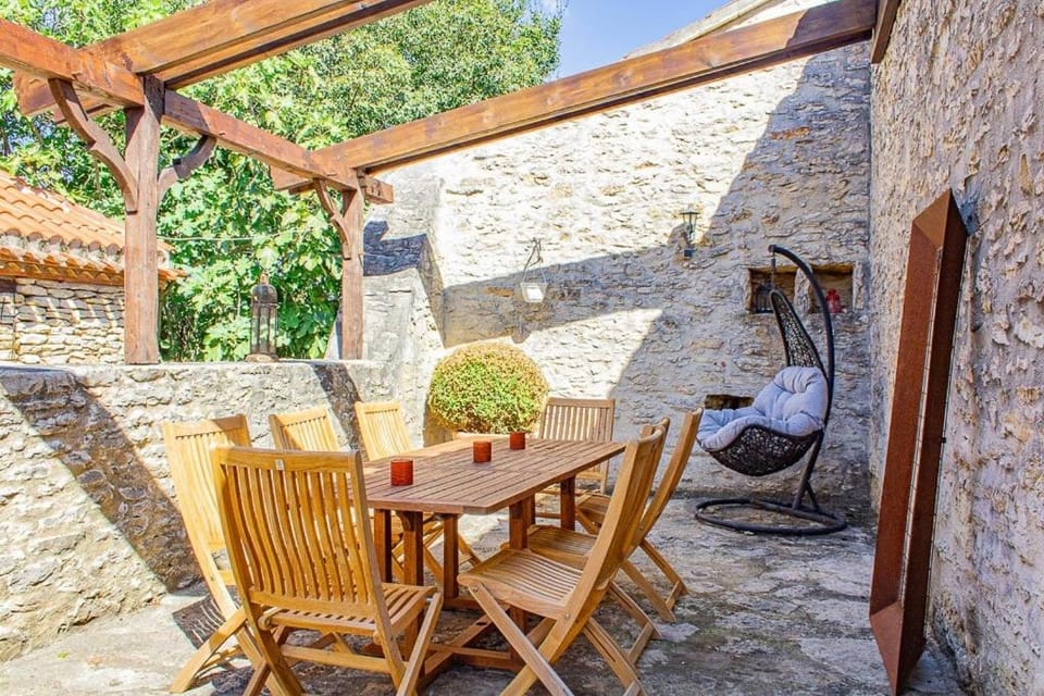 Patio, Dining area