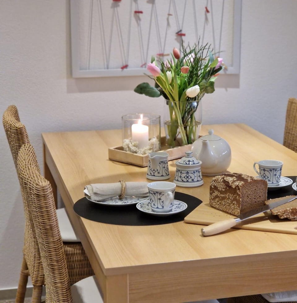 Dining area, Food