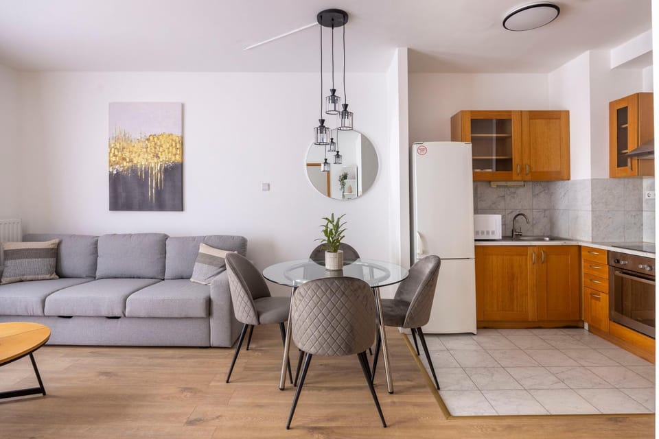 Kitchen or kitchenette, Living room, Seating area, Dining area, oven, stove