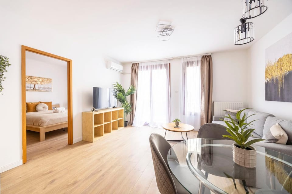 Bed, Living room, Photo of the whole room, Seating area, Bedroom