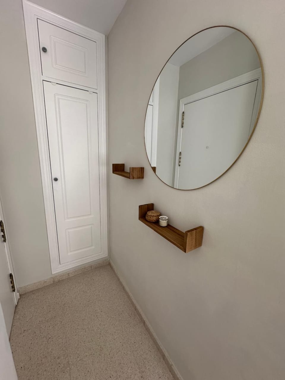 Lobby or reception, wardrobe