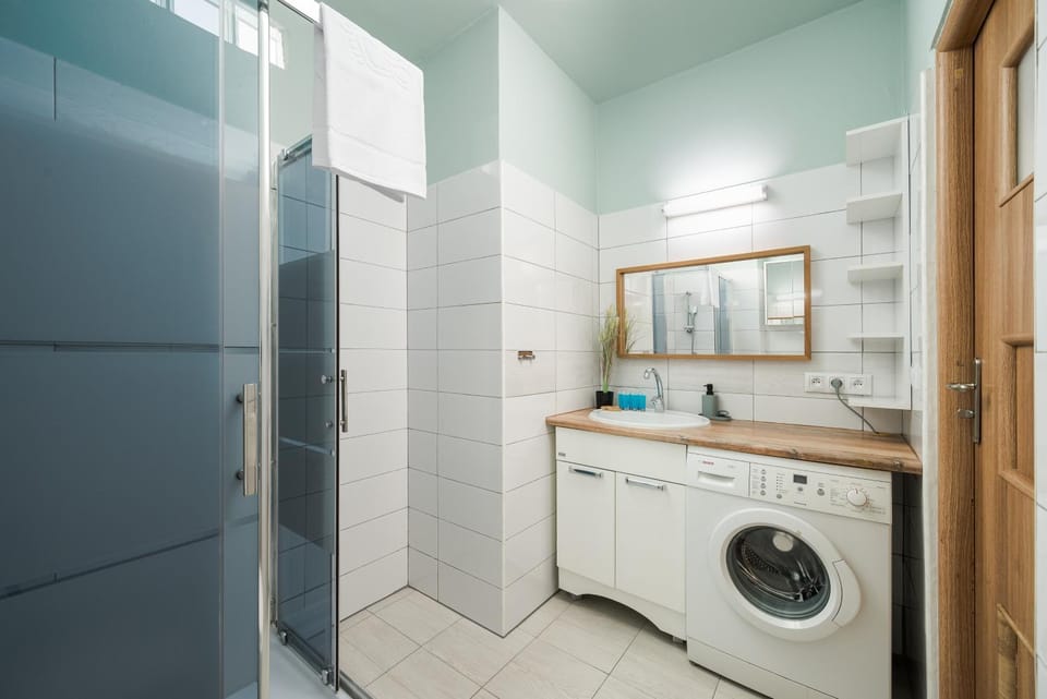 Bathroom, towels, washing machine