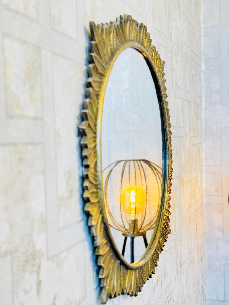 Top Floor Getaway with Cozy Canopy Bed Apartment in Edinburgh