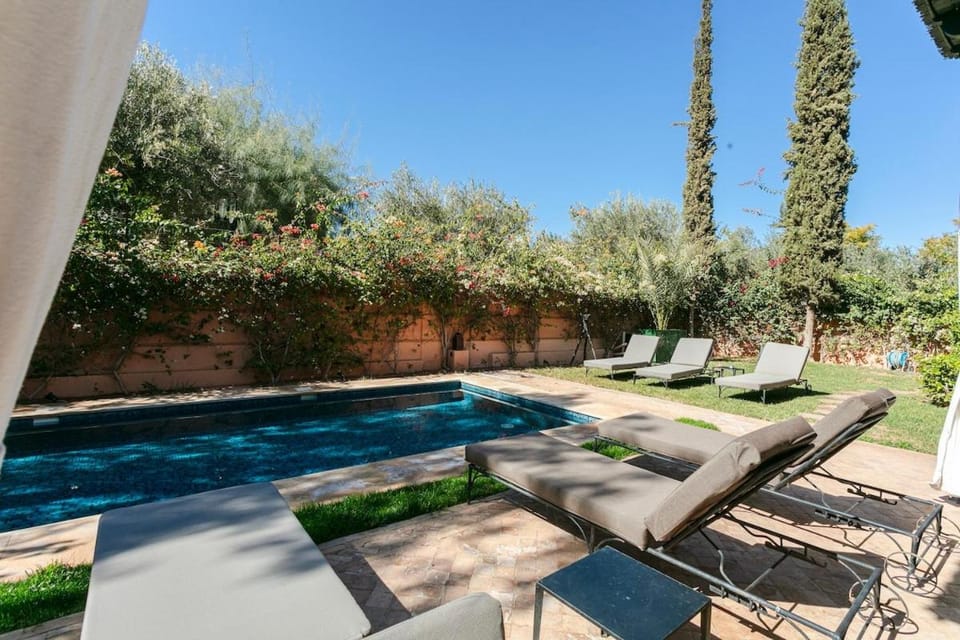 Garden view, Swimming pool, sunbed
