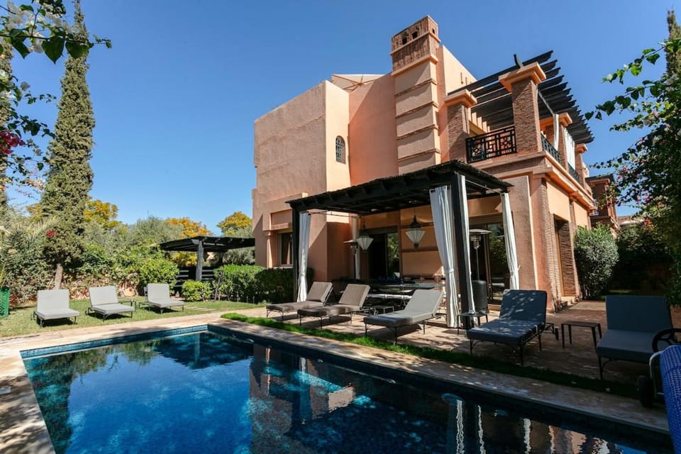 Property building, Garden, Garden view, Swimming pool, sunbed