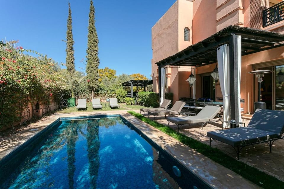 Property building, Garden view, Pool view, Swimming pool