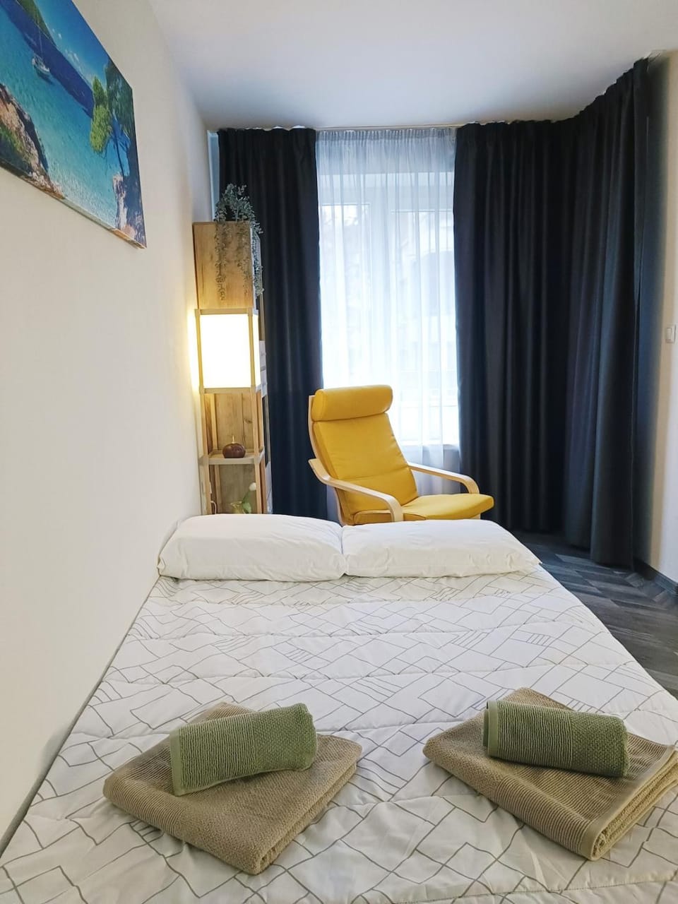 Bed, Living room