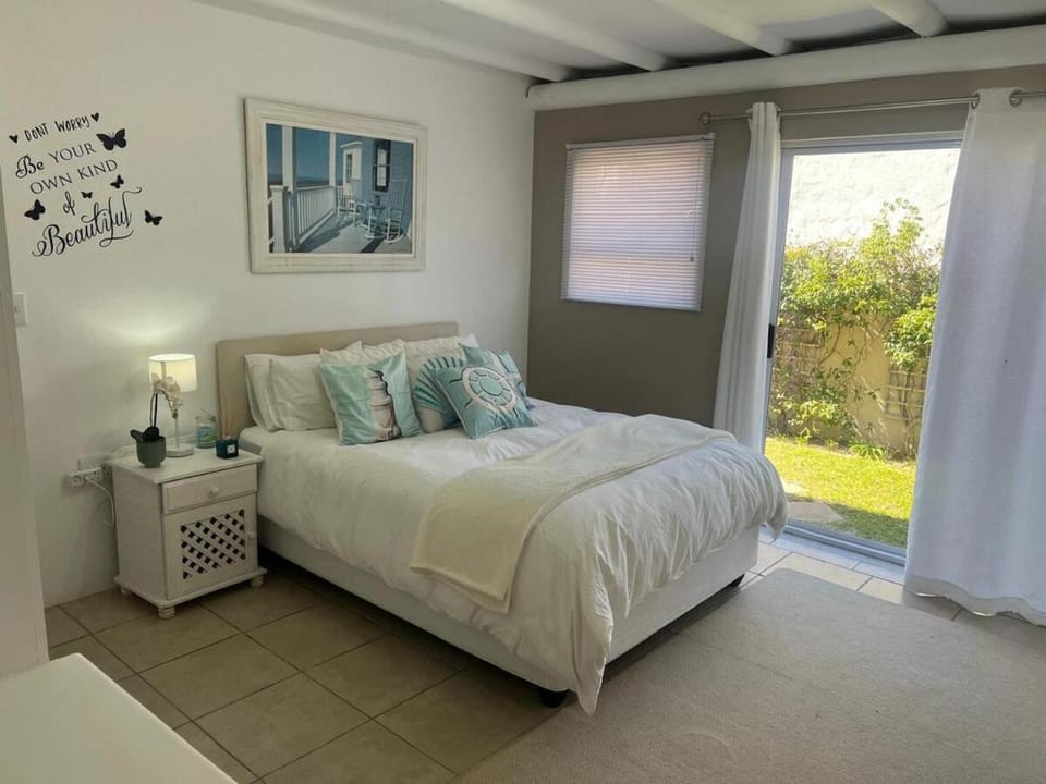 16 on Fernkloof Apartment in Hermanus