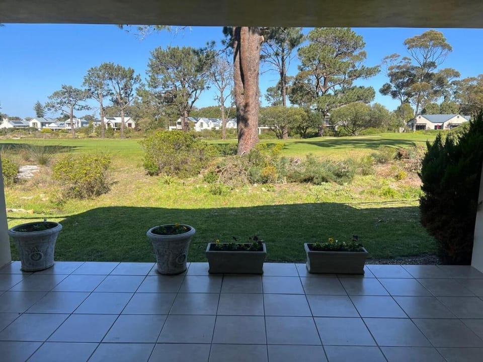16 on Fernkloof Apartment in Hermanus