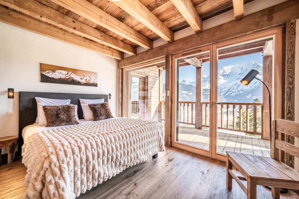 Bed, View (from property/room), Photo of the whole room, Bedroom