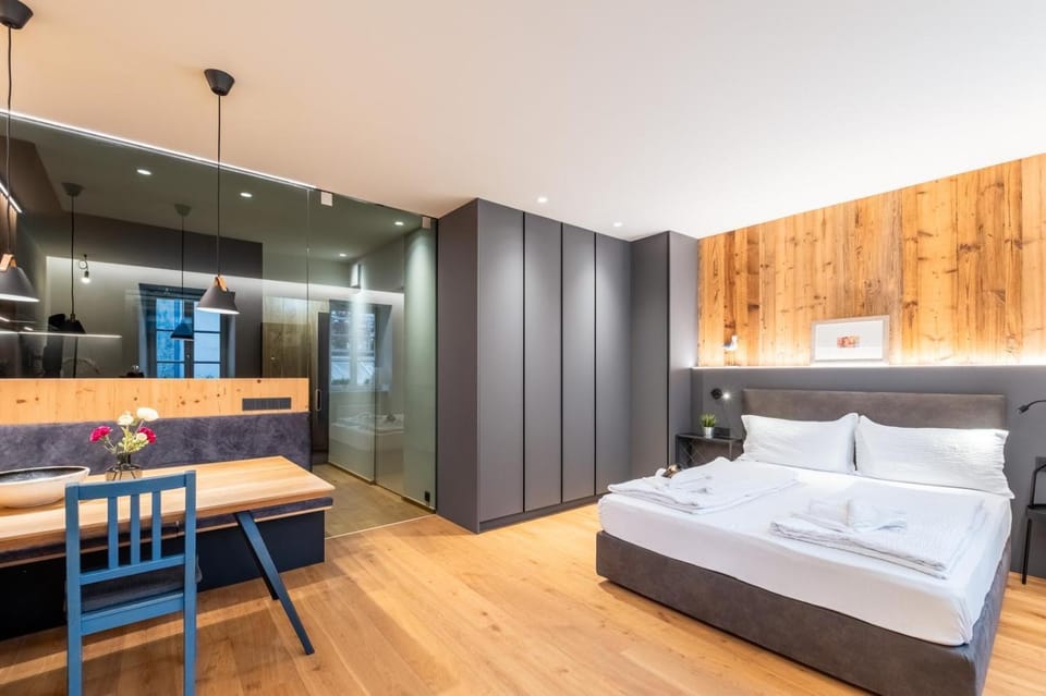 Bed, Kitchen or kitchenette, Photo of the whole room, Dining area, Bedroom, wardrobe