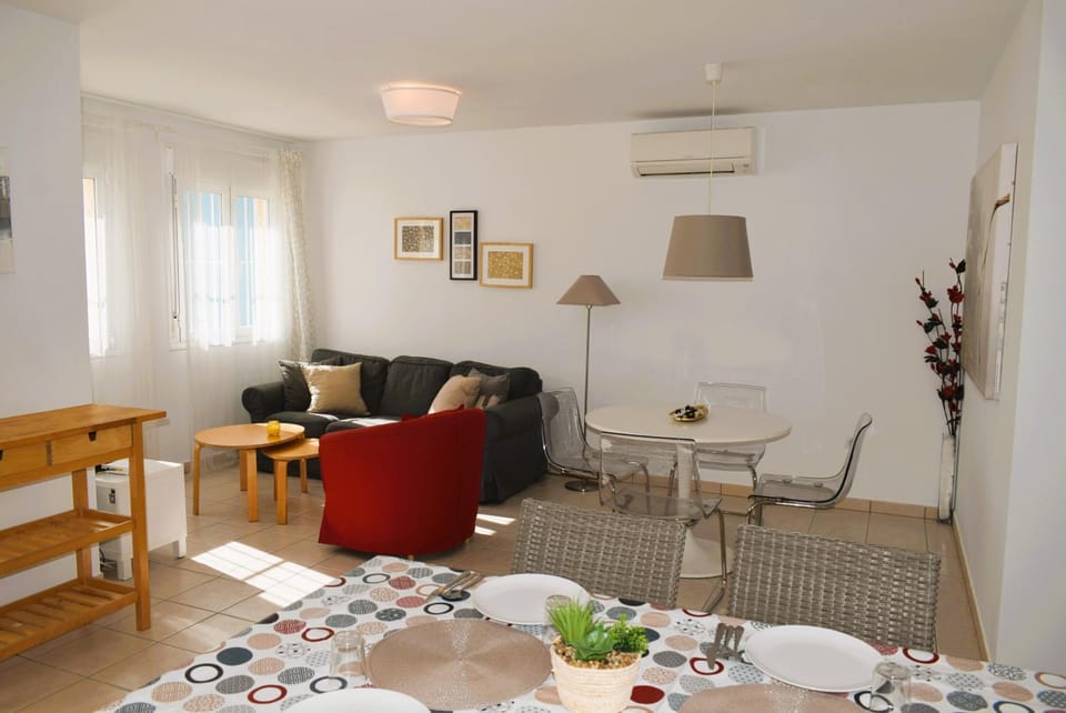 Living room, Dining area, air conditioner