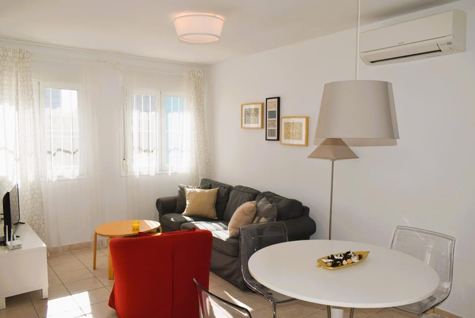 Living room, Dining area, air conditioner