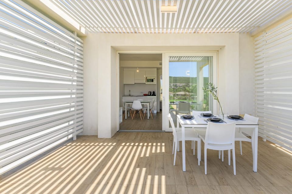 Patio, Kitchen or kitchenette, Dining area