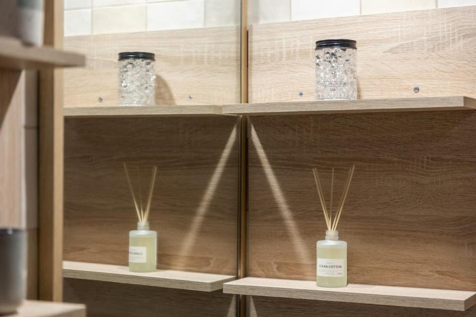 Shower, Toilet, Bathroom, Decorative detail