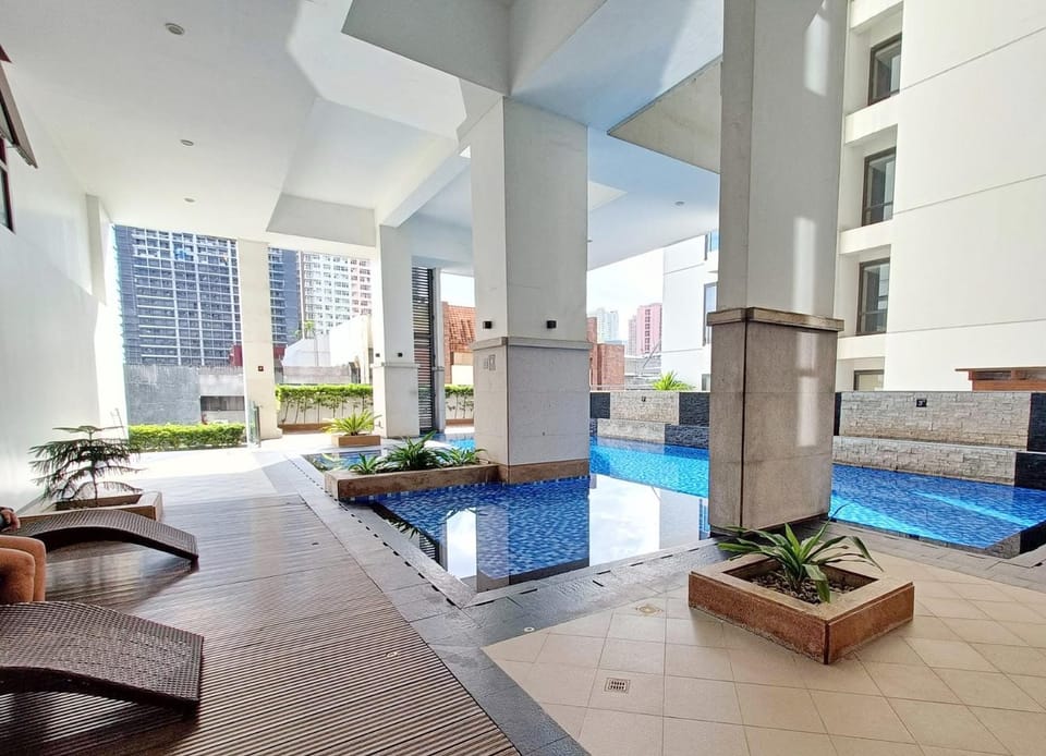 Studio in Greenbelt with Wifi, Pool and Gym Apartment in Pasay