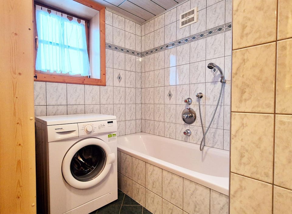 Bathroom, Bath, washing machine