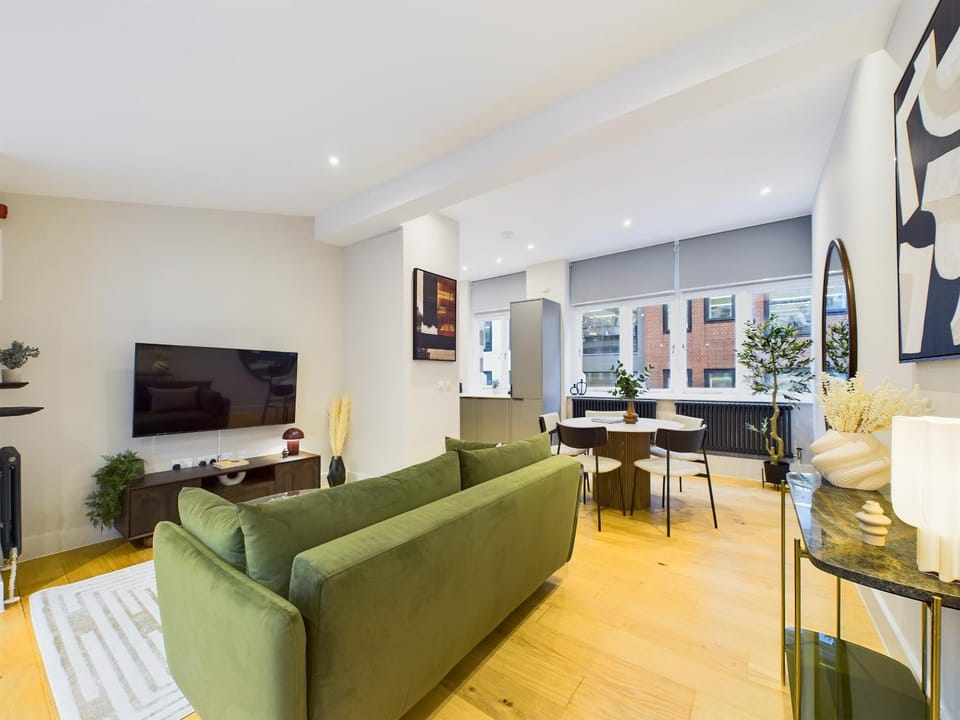 TV and multimedia, Living room, Seating area, Dining area, Evening entertainment