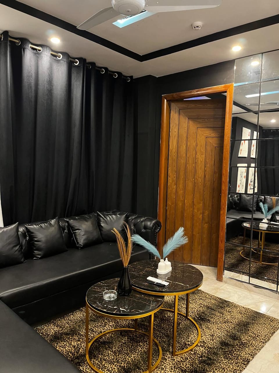 Cineplex Lodges Executive 2 Apartment in Islamabad
