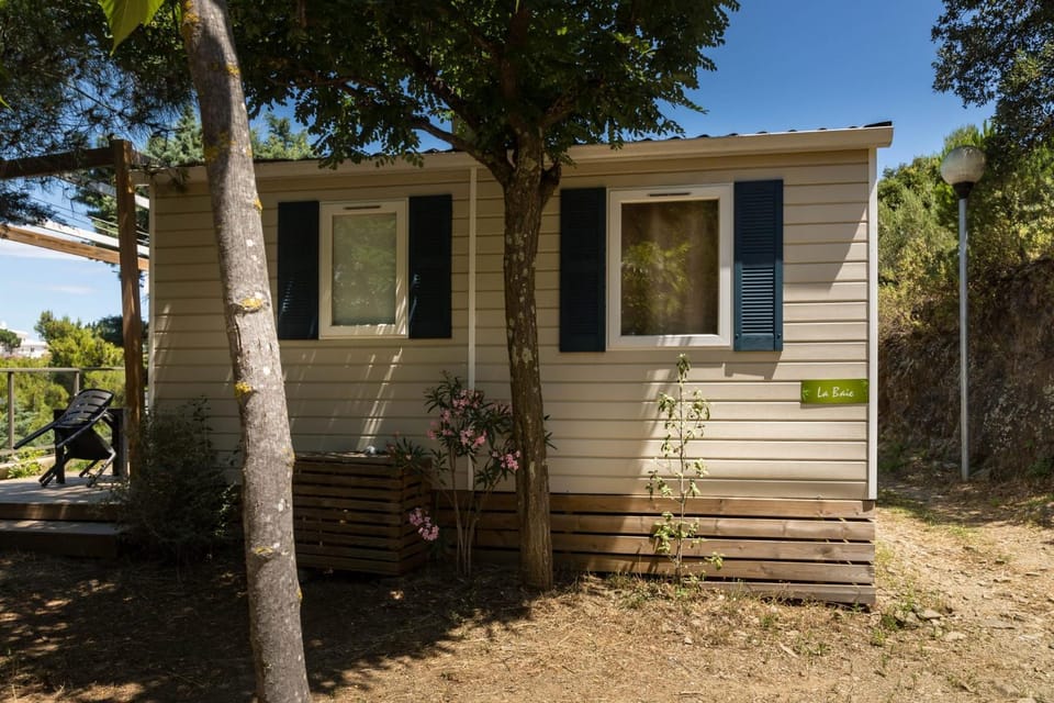 Camping Les Amandiers Campground/ 
RV Resort in Collioure