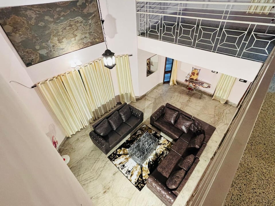 Majestic Villa 5 Bedrooms AC Bunglow Villa in Mysuru